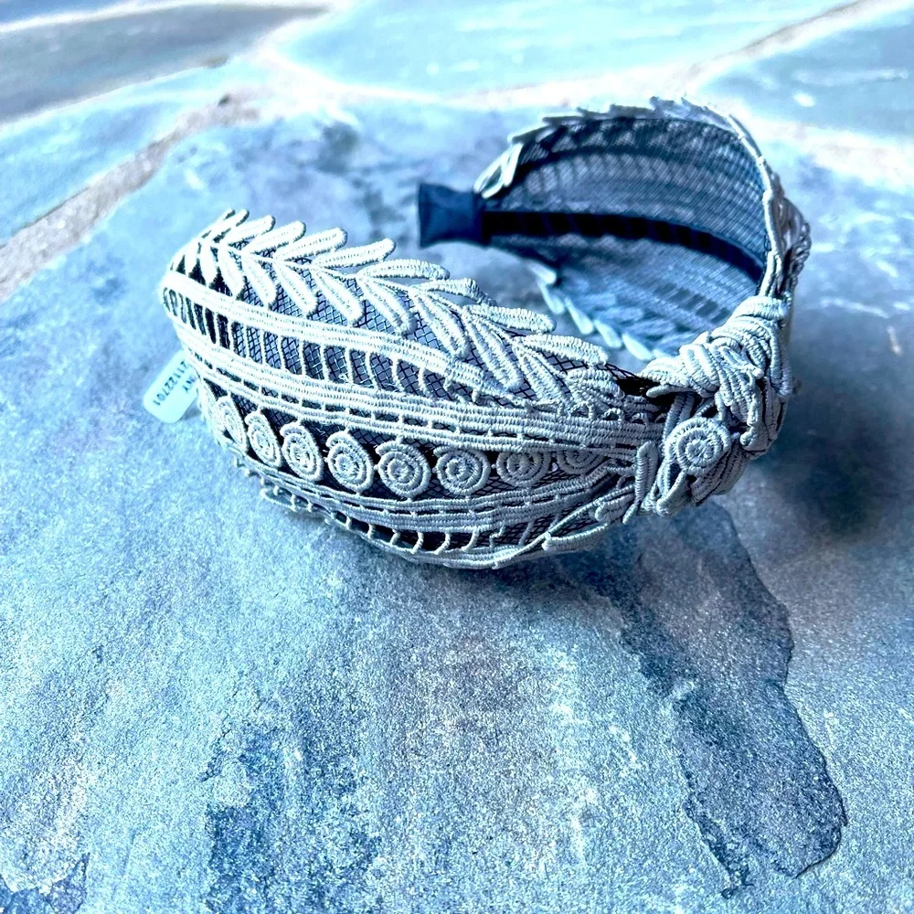New🌟Anthropologie- Ariela Lace Headband-Grey